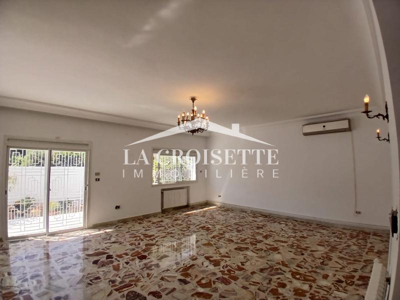 Rez-de-chaussée de villa S+3 à La Marsa 